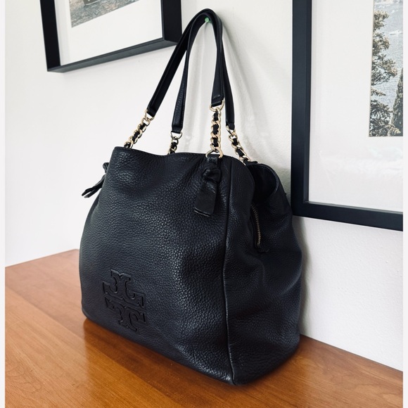 Tory Burch • Leather Harper Tote Shoulder Bag in Black - Picture 4 of 15